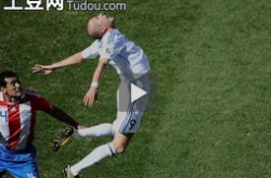 黑白直播体育app官方下载,球队精准直塞配合连续制造威胁